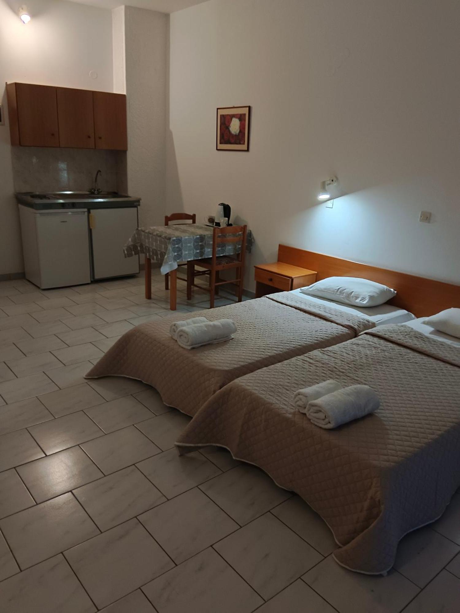 Pyrgos Hotel Apartments Kremastí Buitenkant foto